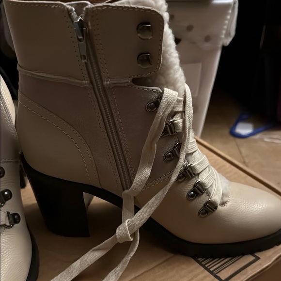 FRYE AND CO Cream Lace Up Boots with Chunky Heel - Picture 7 of 8